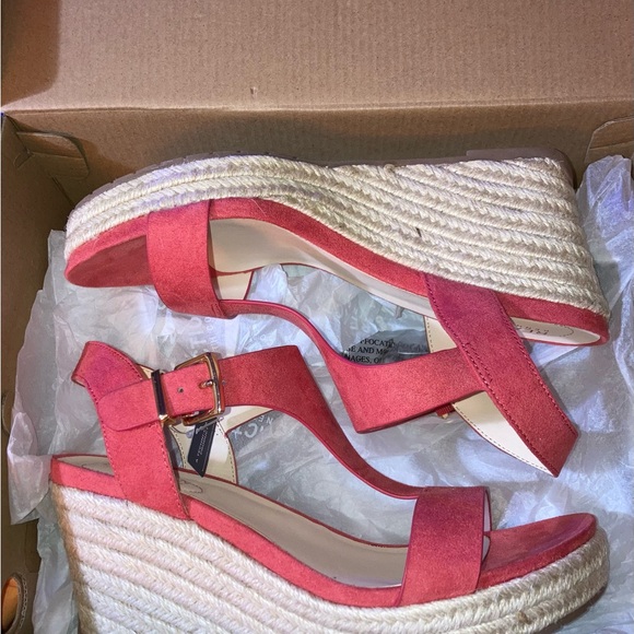 Kenneth Cole NEW IN BOX Reaction Spiced Coral (red-orange) Wedge Sandals - Picture 10 of 13